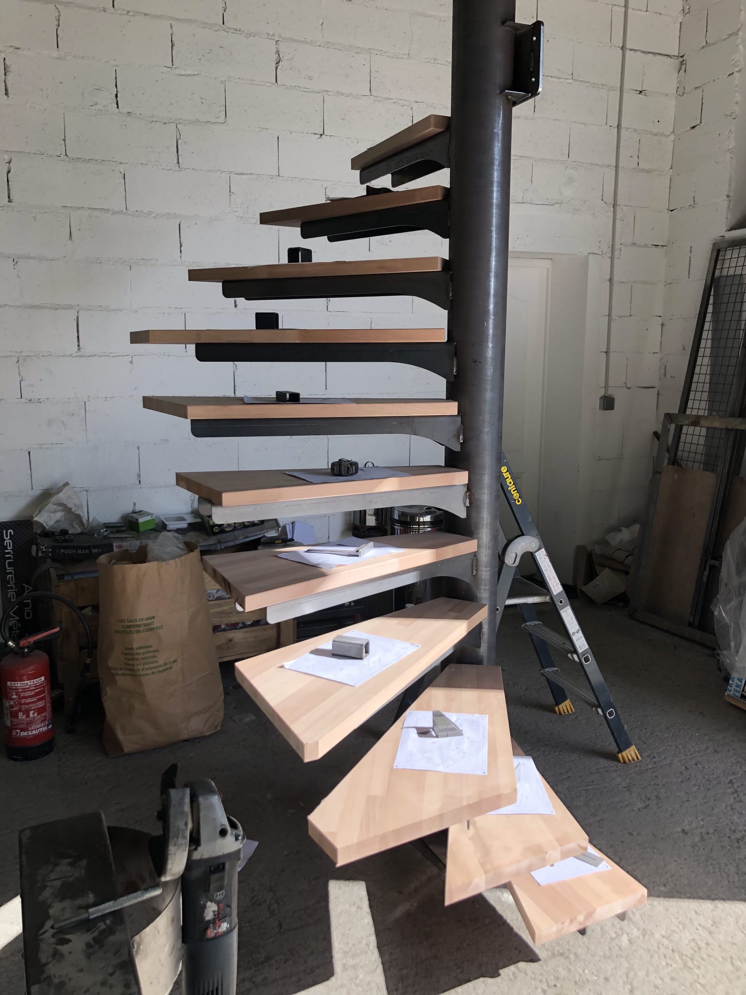 Escalier métal et bois sur mesure : robustesse et élégance avec ASM à Villers-Cotterêts